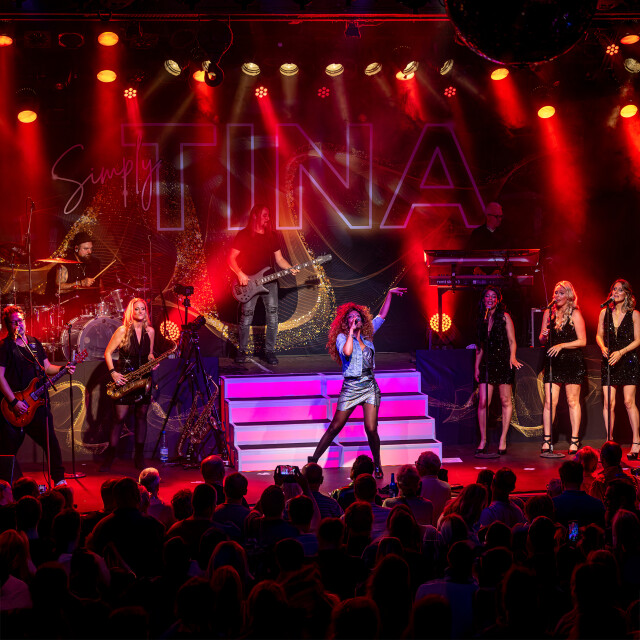 Simply Tina - The best of Tina Turner 26-27